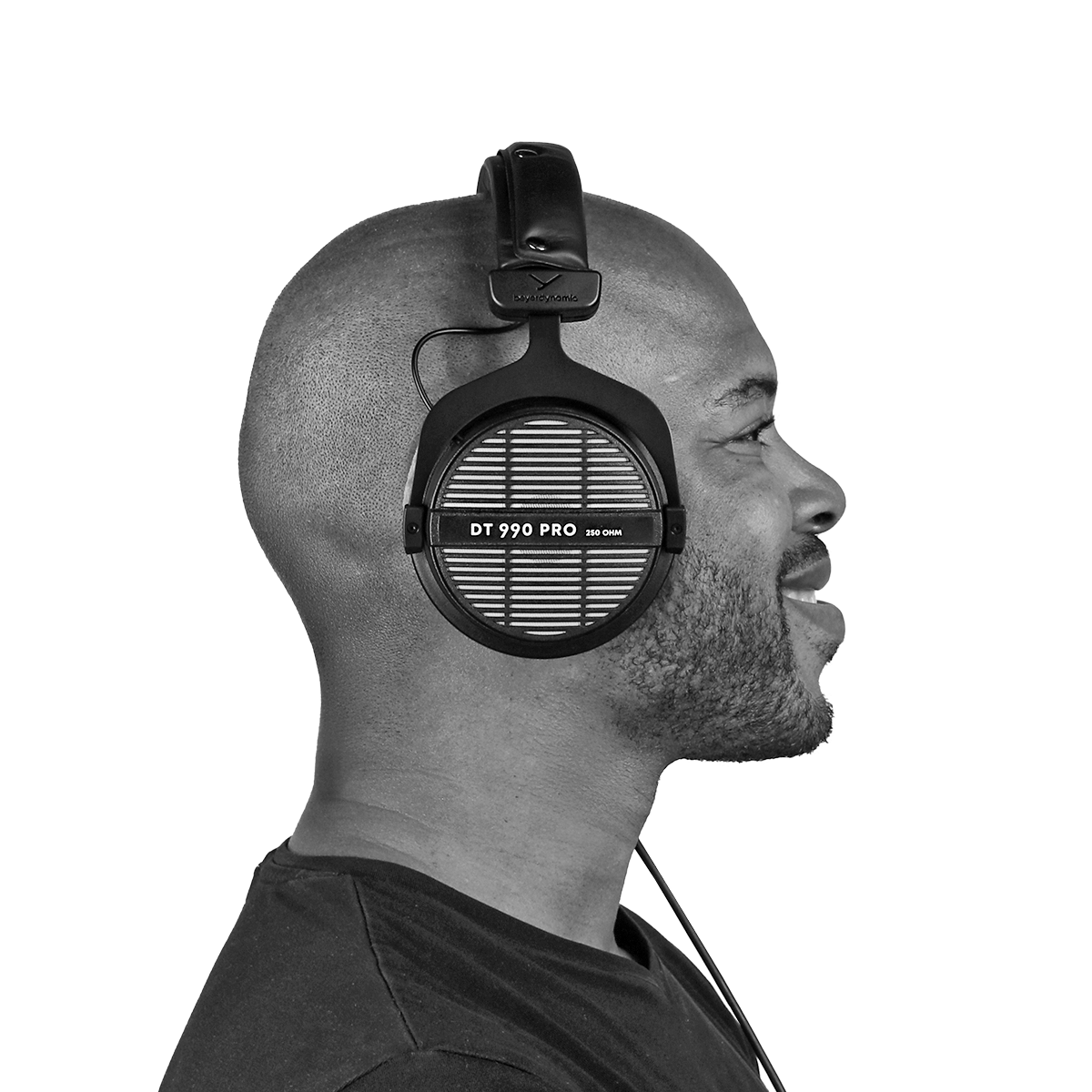 beyerdynamic-dt-990-pro-250-ohm-studio-kopfhoerer-people_1_2